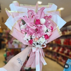 Buqu� Luxo De L�rios e Rosas